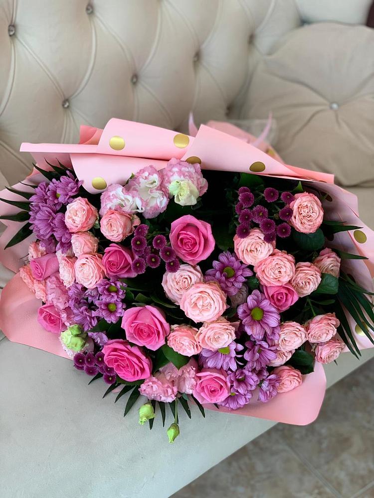 Букет цветов из: Хризантемы, Розы и Лизиантусы в Варна