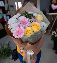 Букет цветов из:  Герберы, Розы и Хризантемы в Варна