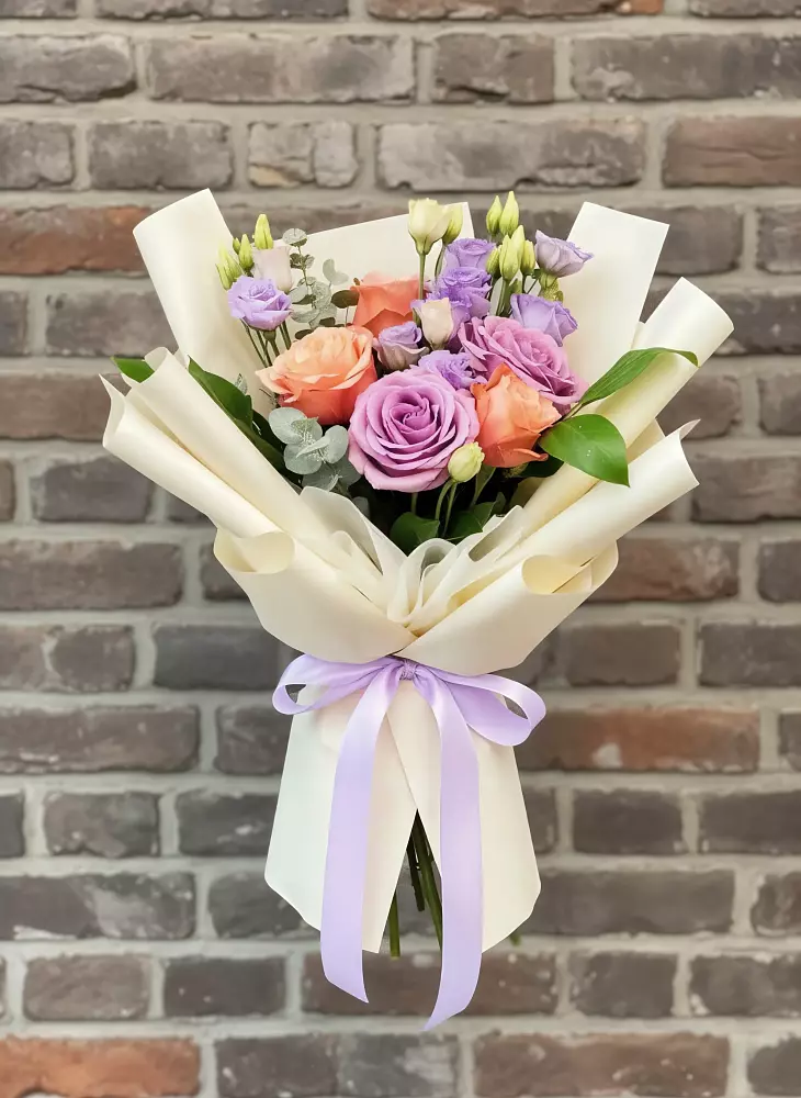 Букет цветов из: Лизиантусы и Розы в Варна