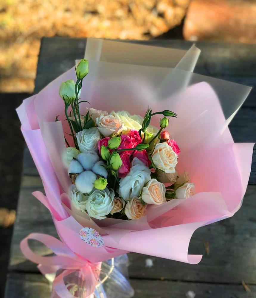 Букет цветов из: Розы и Лизиантусы в Варна