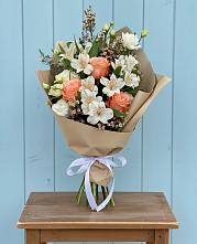 Букет цветов из:  Альстромерии, Лизиантусы, Розы и Хризантемы в Варна