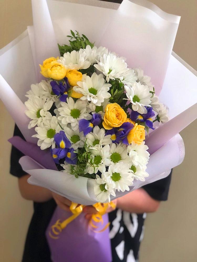 Букет цветов из: Ирисы, Хризантемы и Розы в Варна