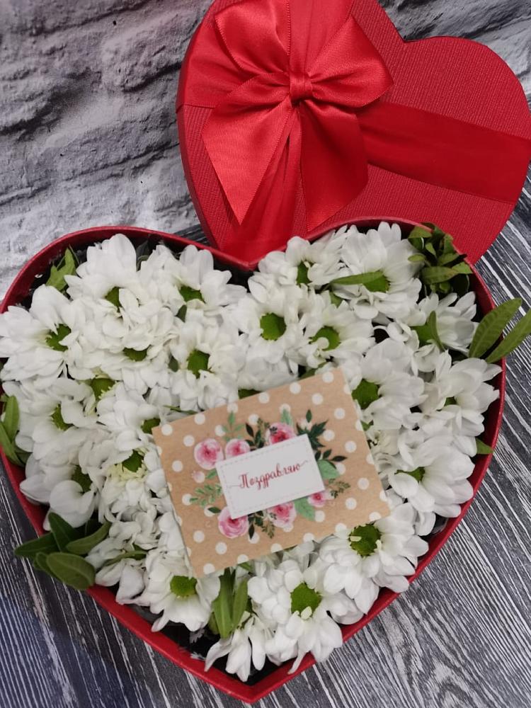 Цветочная композиция из Хризантемы в виде сердца в Варна