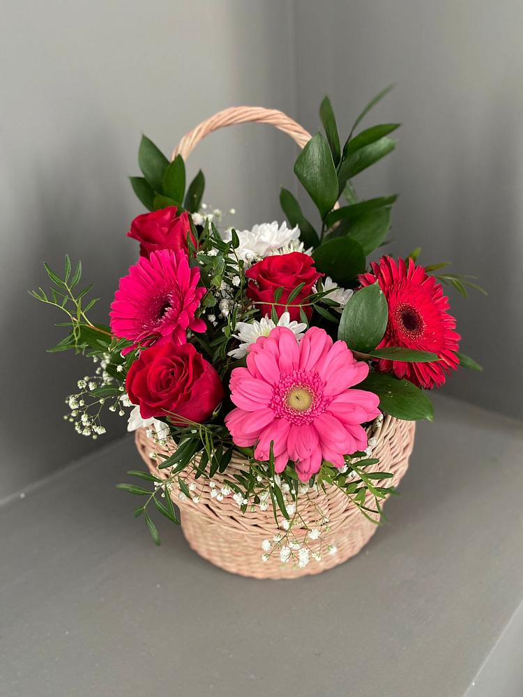 Цветочная композиция из Розы, Хризантемы и Герберы в корзине в Варна