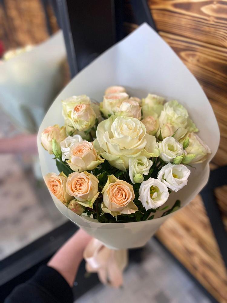 Букет цветов из: Розы и Лизиантусы в Варна